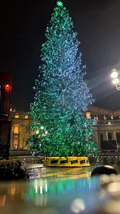 What if Rome’s Christmas lights could guide you through the city? ✨⁠ ⁠ A curated Christmas Lights walking itinerary in Rome designed to be done in one afternoon, at your own pace, combining iconic landmarks, festive streets, luxury displays and historic squares.⁠ ⁠ Start in the historic center:⁠ ⁠ 📍 Campidoglio Square⁠ 📍 Via del Corso⁠ 📍 Galleria Sordi⁠ 📍 Piazza San Lorenzo in Lucina⁠ ⁠ Continue through Rome’s most iconic streets:⁠ ⁠ 📍 Fendi Christmas Tree in Largo Goldoni⁠ 📍 Via dei Condo