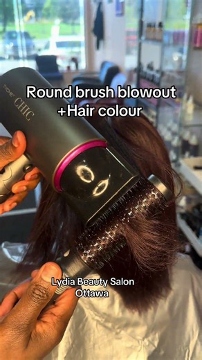 Round brushing 4c hair #ottawahairsalon #4chair #roundbrush #blowdry #blowout