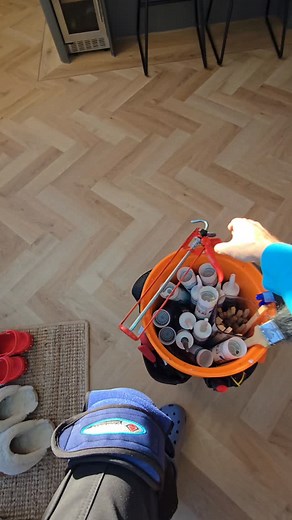 Caulking king at work 👑💯 #satisfying #masticman #southcoastsealantsltd | southcoastsealantsltd