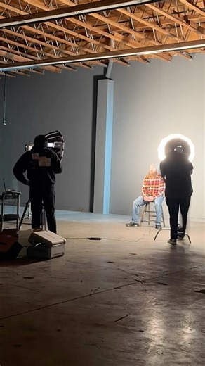 Setting up that perfect interview lighting 💡🙌🏼