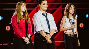 Jennifer Ayache de Superbus s’invite sur The Voice Belgique, et coache les talents sur son titre 'Lola' - RTBF Actus