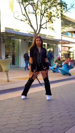 Buttons Pussycat Dolls - Enola Bedard