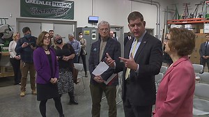 US labor secretary visits Oregon to discuss workforce training