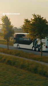 Når du rejser med KOMBARDO EXPRESSEN, får du ikke bare en almindelig busbillet. Med i prisen får du en færgeoverfart med MOLSLINJEN.🛳️ Ombord kan du strække benene, stille sulten og nyde havudsigten.😃 Kombardo! | Kombardo Expressen