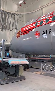 😍😍😍 A closer look at Air Canada’s Airbus A220-300 (C-GNBN) Trans-Canada Air Lines retro livery unveiled today, February 18th. Video: Brian Losito instagram.com/brianlosito 🇨🇦 Star Alliance | Aeronews