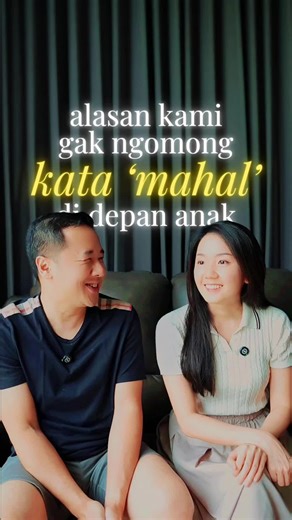 Kami jarang bilang “mahal” di depan anak. Karena kata itu mudah berubah jadi identitas: “Berarti kita nggak mampu.” Padahal yang ingin kami tanamkan adalah pilihan, bukan kekurangan. Bukan takut harga, tapi belajar membedakan kebutuhan dan keinginan. Language shapes identity. Identity shapes the future. Kalau kamu mau belajar menanamkan money mindset yang sehat ke anak sejak dini, join komunitasku di sini: 👉 https://brainboost.audio/komunitas-igds-feb-m #parenting #dennysantoso #MindDoctor