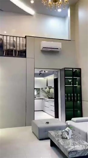 nhìn giống kệ như mà ko nha nó là cái cửa phòng. Cần đồ nội thất ib em 😊