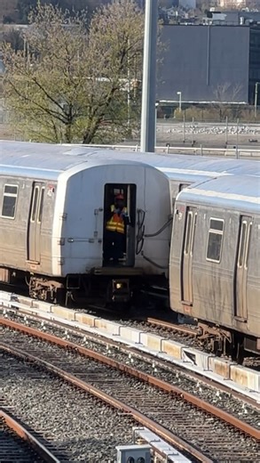 32K views · 496 reactions | R44 Subway Car “Coupling” at Clifton Shops, Staten Island. #StatenIsland #NYCSubway #NYC #MTA #NewYorkCitySubway #LIRR #SubwayTrain #NYCTransit You can now buy me a coffee: https://bmc.link/NYCSubwayLife | NYC Subway Life | Facebook