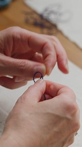 Sashiko Embroidery: art, culture and sustainability Kate Ward (IG zenstitching) is an interdisciplinary artist and educator with a deep passion for textile arts and sustainability. Focusing on sashiko, Kate has dedicated her career to exploring and teaching this traditional Japanese technique. She has collaborated with various brands and has showcased her art on multiple platforms and international events. Kate studied at Kyoto Seika University in Japan, where she discovered sashiko and was capt