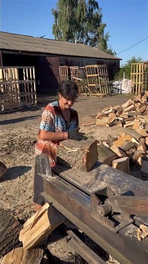 #woodworking #wooddesigner #woodscraft #wood #woodstatue #woodwork #firewood #tools #diy #farming