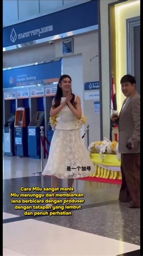 🗣️: I stan the right cp 😘 btw, who is the woman lena hug? 🗣️: she is P'Nong - the producer of Her In Frame #ลีน่าหมิว #หมิวณัชชา #miunatsha #lalinalena #lenamiu @Miu T. @Thai.Canadian @𝐿𝑜𝑟𝑒𝑛𝑎 𝑆𝑐ℎ ˚⊹♡