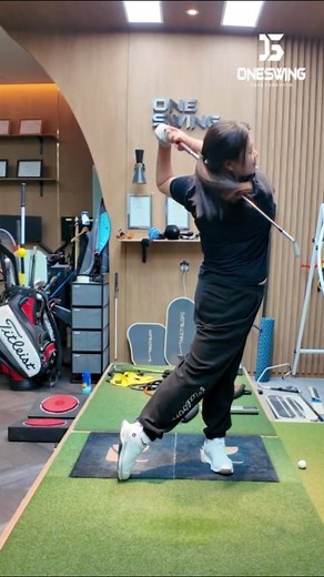 📍 Oneswing System — Principle. Practice. Founder & Director Oneswing Golf Academy 골프를 기술의 나열이 아니라 한 사람의 길을 세우는 ‘원리(Principle)’로 바라보고, 그 원리가 몸과 습관 속에서 숨을 틔우도록 ‘실천(Practice)’으로 이어갑니다. 우리는 스윙 한 번을 고치는 것이 아니라, 선수 한 사람의 생애를 기르는 마음으로 지도합니다. 데이터는 선수의 진실을 말하고, 철학은 그 진실이 나아가야 할 방향을 밝힙니다. 우리는 그 두 세계를 잇는 훈련을 합니다— 선수 분석 전문 아카데미, 선수 육성 시스템, 그리고 스스로 깨어나는 선수를 향한 긴 호흡의 교육. 🏌️‍♂️ 본원(부산·창원) @oneswing_principle 🌉 인천 계양 @oneswing_incheon ⛰️ 대구·경산 @oneswing_gyeongsan ⛳️ 연습장 @oneswing_practice #원스윙골프아카데미 #Oneswing