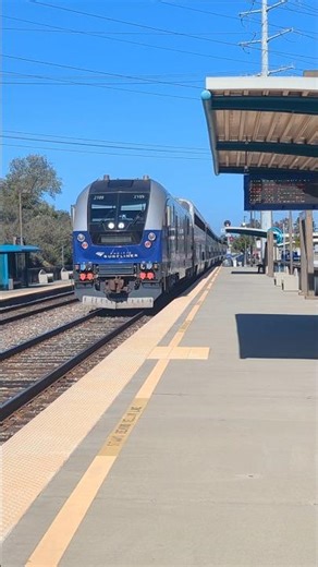 Amtrak Pacific Surfliner Train #2109 (SC-44 #2109) Passing Sorrento Valley #shorts