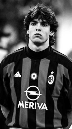 ⠀André Carreño - Triple on Instagram: "🇧🇷🙏🏻 Kaká, cuyo nombre completo es Ricardo Izecson dos Santos Leite, nació el 22 de abril de 1982 en Gama, Brasil. Desde muy joven mostró un gran talento para el fútbol, y fue a los 8 años que se unió a la academia de São Paulo FC. Su inteligencia en el campo, combinada con su habilidad técnica y su perfil atlético, lo llevaron rápidamente a ascender en las categorías inferiores. A los 18 años debutó profesionalmente y comenzó a hacerse notar a nivel na