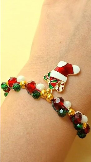 3 crystals + 1 gold bead = Christmas bracelet magic🎄Full tutorial (with barrel knot) on my channel!🔗