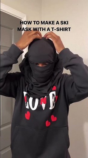 How to make a ski mask with a t-shirt. 💗