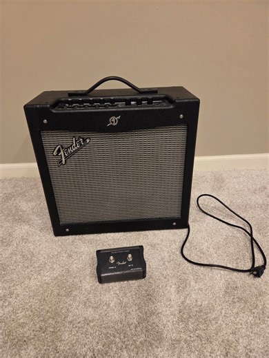 Used Fender Mustang 2 version 2 - Sweetwater's Gear Exchange