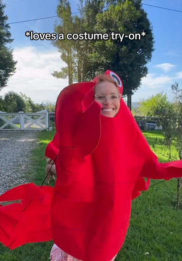 Ballet Crab: Dance Costume Try-On for Island Party