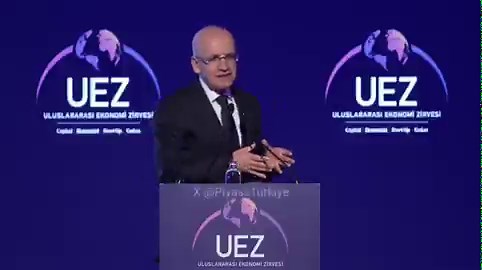 Vatandaşın borsaya güveni artsa bu para kendiliğinden sisteme zaten girecek. Kalitesiz halka arzlar, üçkağıtçı şirket yöneticileri, şirketin parasını akrabası üzerinden yürüten insanlar olmasa borsamızın önü çok daha açık olacak.Amerika'da vatandaşların %55-60'ı borsada parasını tutuyor. Fonlar olsun hisse senetleri olsun, vatandaşlar çok büyük oranda paralarını sistemde değerlendiriyor.Türkiye'de ise halka arz furyası sayesinde geçen yıllarda 8 milyonu aşarak %10 civarına geldi. Bunların büyük 