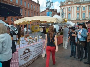 Toulouse. Avec ce marché de producteurs, la place du Capitole se transforme en ferme géante