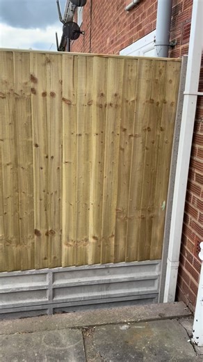 A tidy little fencing job in Southam. Feather edge panels on slotted concrete posts with concrete gravel boards. All materials supplied by @mainlinetimber_ #fencing #garden #landscaping #baabaa #blacksheep | Black Sheep Services