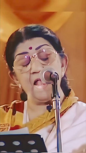 195K views · 776 reactions | Lata Mangeshkar live performance #LataMangeshkar #sadabaharcollection #hindisong #oldsongs #evergreen #oldhindisongs #sadabahar | Bollywood masala jokes | Facebook