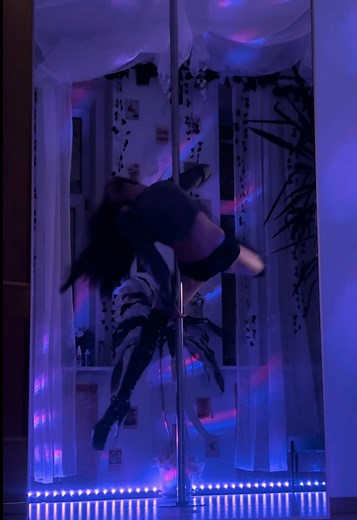 Ballet-Inspired Spin Pole Combo Techniques