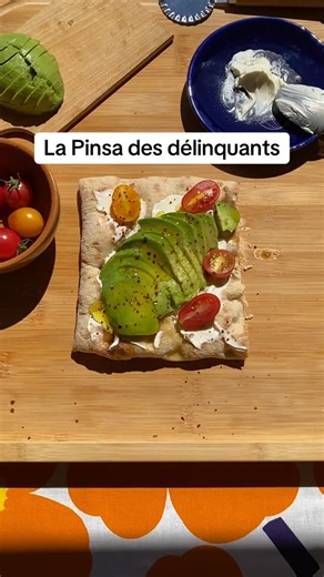 Une Pinsa au-dessous et une au-dessus c’est légal ça ? #recette #pinsa | Croustipate