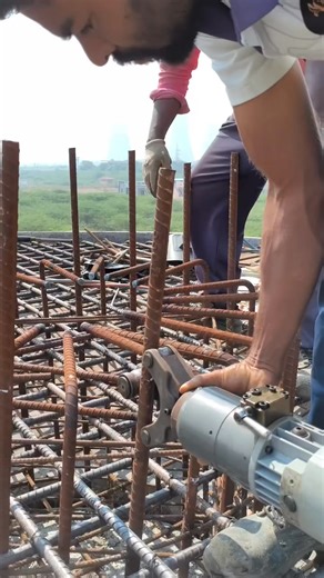 What are they using to bend the steel ? If you know comment #ConstructionEducation | YoungArc Home designs