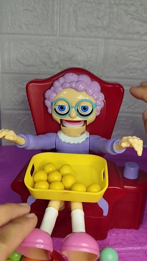 granny will go to sleep 😴 don't get her candy 😋😋