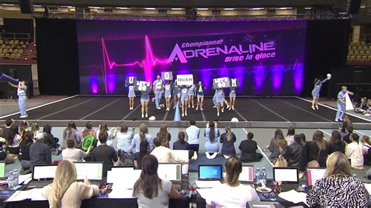 📣 L’équipe de cheerleading des Citadins a performé au plus récent Championnat Adrénaline, Brise la glace, le week-end dernier, au Centre Claude-Robillard. 💙 L’UQAM a fait preuve de combativité et elle s’est présentée à leur première routine sans faute. Un excellent résultat qui a mené l’équipe à la 3e position. La fébrilité était à son comble pour la suite. Le synchronisme dans les stunts était plus précis. Cependant, une instabilité lors de la formation d’une pyramide et une chute lors de la 