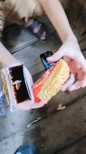 @Lucky Me! ano na nakabukas yung sauce ng pancit nyo