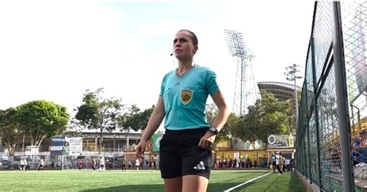 Karen Daniela Lozano Arenas hace historia: primera árbitra santandereana con Escarapela FIFA