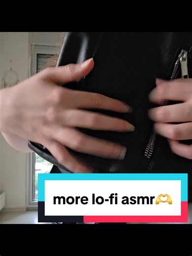 Tingly scratching on a bag and shoes 💼👟 Soft and relaxing textures just for you 💖 Comment your favorite sound!