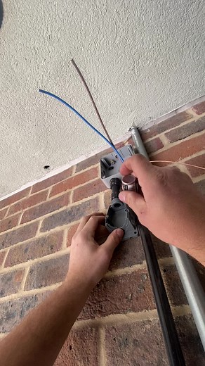 #HolidayModeActivated #electrician #ElectrifyTheMini #HowDoYouMist #electrical #doublesocket #switch #toolsinaction #toolsarecool #toolsinaction #sparky #pen #marker #marxman