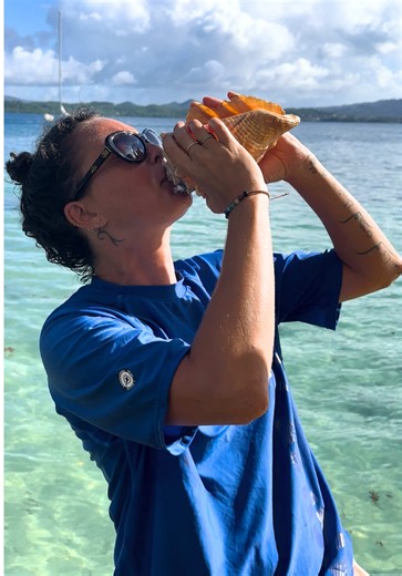 🔥 J-1 DU TOP DÉPART ! Le Carnaval démarre ce dimanche 4 janvier 2026… et autant te dire que ça ne rigole plus avec ma konk a lanbi 🤣 👉 tu peux toujours récup le programme complet du Carnaval de Guadeloupe et de Martinique ! Dates, lieux, temps forts, grands rendez-vous… tout est prêt pour ne rien rater ! 💡 Comment faire ? 👉 Va commenter « Carnaval » dans les publi déjà postées sur le Carnaval de Guadeloupe ou de Martinique 👉 Je t’envoie le programme direct en DM Simple et efficace 😌 #carn