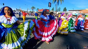 25K views · 1K reactions | Banda El Salvador Grande como su Gente. Desfile de las Rosas 2020. | Super Bandas y Cachiporristas | Facebook