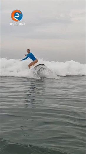 In this session we use hardboard for maneuvering practice, to avoid objects in front of the surfers