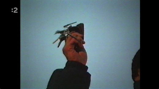 8K views · 123 reactions |  17. november 1989 ✨ Dnes si pripomíname Deň boja za slobodu a demokraciu. ️ Nežná revolúcia priniesla po vyše 40 rokoch pád komunistického režimu a otvorila cestu k zmene a k vzniku demokratického štátu.  Na Dvojke odvysielame dnes o 10.40 h dokument Nežná '89. Dokumenty nájdete aj v našom archíve na webe STVR: www.stvr.sk/televizia/archiv | STVR | Facebook