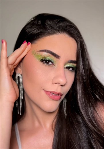 Tutorial de Maquiagem para Olhos de Carnaval