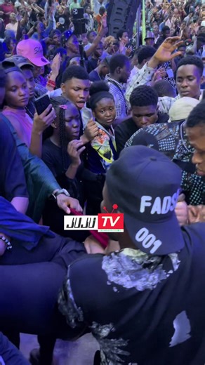 In HIS presence with Bidemi Olaoba (B.O) live in Obafemi Awolowo University (OAU) 📍: Amphitheater OAU Follow for more updates: @juju_tv @juju_tvextra #jujutv