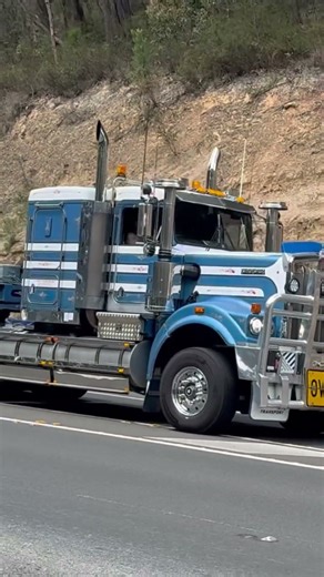Kenworth Oversize coming down Mount Victoria Pass