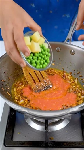 Aloo matar….. #viral #trending #trendingshorts #youtubeshorts #shortsvideo