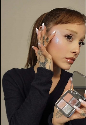 shimmer that plays beyond the lid✨ shop r.e.m. beauty sweet dreams eyeshadow quads in-store and online at @SEPHORA eu ♡