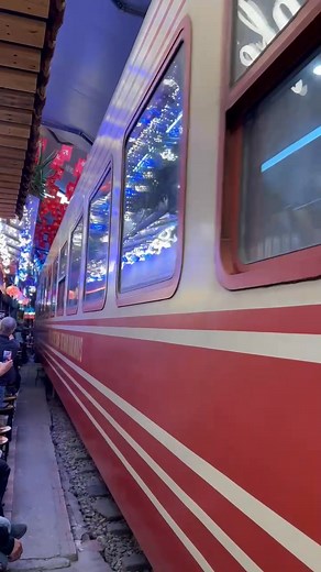 Today filming the incoming train on the popular tourist destination of Train Street in the old quarter of Hanoi, Vietnam. #trainstreet #hanoi #vietnam #train #trains | Peter Noble