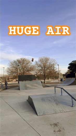 Maxx slash gets huge backflip at the skate park #rc #rccars #remotecontrolcars #rctruck #traxxas