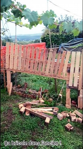 Brise vue / cloture en bois de palettes et vis placo