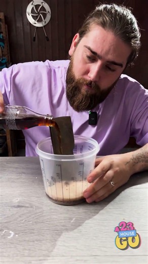Can Soda Really Rescue Rusty Tools? 🤔 Viral Cleaning Experiment!