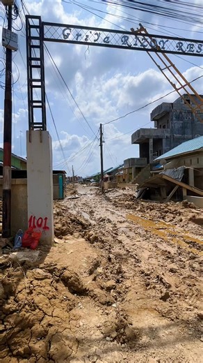 Kondisi perumahan GRR kampung landuh Kuala Simpang yg blm bisa di bersihkan sampai skrg, lumpur terlalu dlm, mengharapkan bantuan beko dari pemerintah 26-01-2026 #AcehTamiang #kondisibanjir #AcehBerduka #acehviral #acehtamiangpunyacerita
