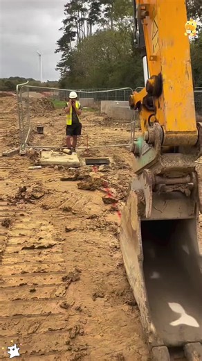 Why Did He Switch Excavator Buckets Three Times for One Trench? 🚜 #Excavator #HeavyEquipment #Construction #ExcavatorOperator #Satisfying